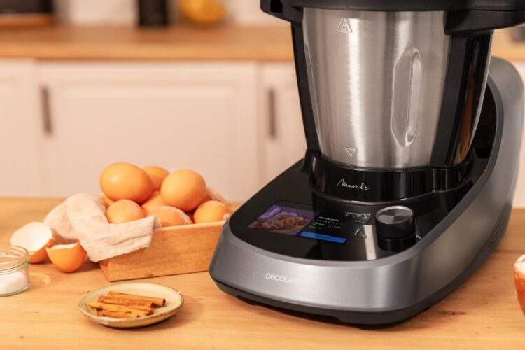 Mambo Touch Cecotec, robot da cucina multifunzione con display touch e accessori per impastare, cuocere e frullare